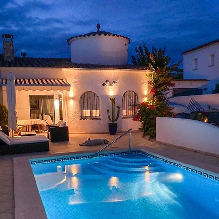 Charmante Villa Avec Piscine Dans Les Canaux Empuriabrava Luaran gambar